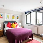 Classy Notting Hill Nest